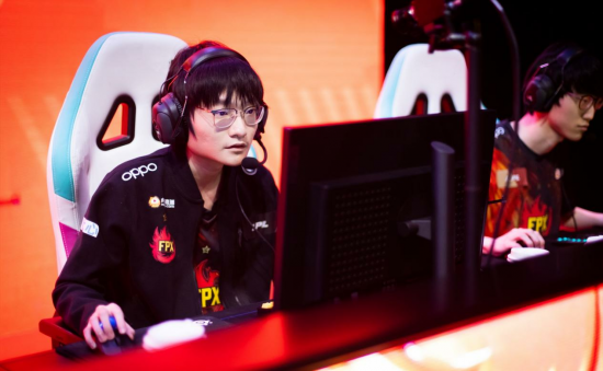 参与LOL手游艾欧尼亚杯和51盟友节的精彩活动